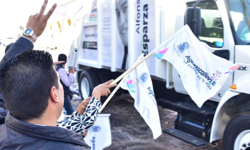 ENTREGA LEO MONTAÑEZ NUEVOS CAMIONES RECOLECTORES DE BASURA