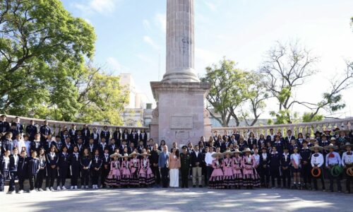 ENCABEZÓ TERE JIMÉNEZ EL DESFILE POR EL 113 ANIVERSARIO DE LA REVOLUCIÓN MEXICANA