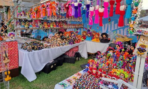 PINTA CARITAS, VENTA DE ARTESANÍAS, TALLER DE ELABORACIÓN DE PIÑATAS, TALLER DECORA TU GALLETA NAVIDEÑA