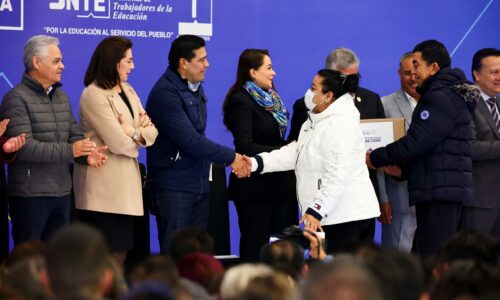 CON UNA INVERSIÓN HISTÓRICA DE 275 MILLONES DE PESOS, TERE JIMÉNEZ ENTREGA 43 MIL EQUIPOS DE CÓMPUTO PARA FORTALECER LA EDUCACIÓN EN AGUASCALIENTES