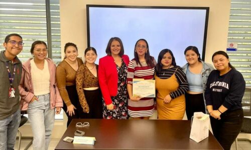 La coordinadora estatal de Trabajo Social del ISSEA, la maestra Iris Carolina Simón Martínez, y sus colegas que colaboran en nuestro instituto participaron como ponentes en conferencias y talleres con motivo de la conmemoración de los 60 años de la carrera de Trabajo Social en la Benemérita Universidad Autónoma de Aguascalientes