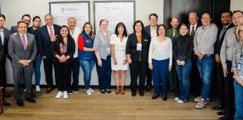 La titular del Sistema Nacional DIF, Nuria Fernández Espresate y los directores de esta institución recibieron a sus homólogos del Sistema DIF Estatal de Aguascalientes para intercambiar experiencias y conocer los avances de los programas a favor de los grupos vulnerables.