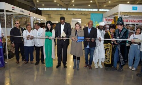 Presidenta del Sistema DIF Estatal, Aurora Jiménez Esquivel, inauguró la 2da. Feria Internacional de las Culturas Hermanas