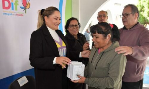 DIF AGUASCALIENTES ENTREGA 100 APARATOS AUDITIVOS