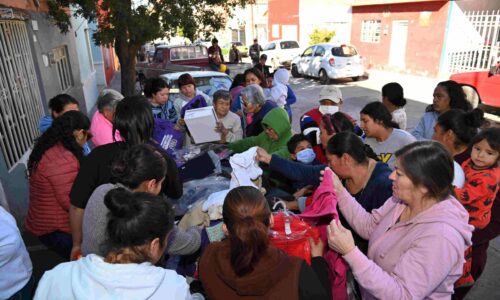 RECIBEN FAMILIAS EN SITUACIÓN VULNERABLE DONACIONES DE LOS DOMINGOS DE DICIEMBRE, DÍAS DE DONAR EN EL DIF