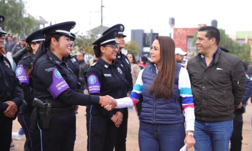 TERE JIMÉNEZ VISITA A CIUDADANOS PARA CONOCER SUS PETICIONES Y HACERLES LLEGAR SOLUCIONES