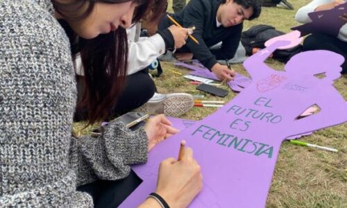 SILUETAS CONTRA LA VIOLENCIA FEMINICIDA