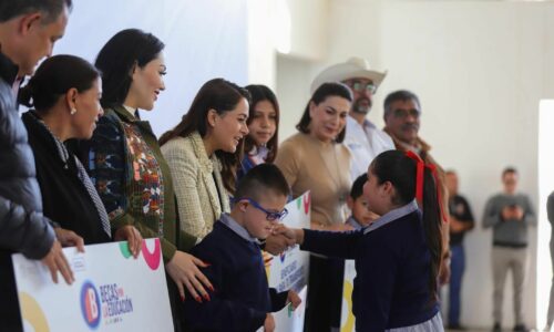 TERE JIMÉNEZ REFRENDA SU COMPROMISO CON LOS MUNICIPIOS; ENTREGA IMPORTANTES APOYOS EN TEPEZALÁ