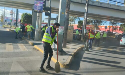 VOLUNTARIOS DE SERVICIO COMUNITARIO PARTICIPAN ACTIVAMENTE EN LA MEJORA DE ESPACIOS PÚBLICOS