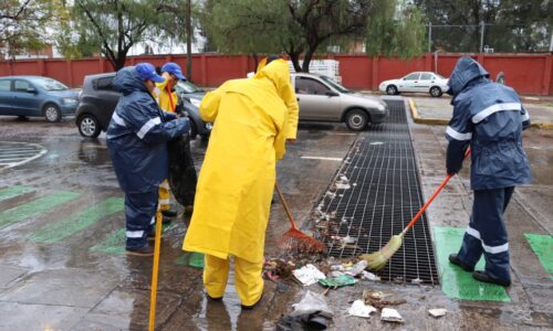 REFUERZA MUNICIPIO LIMPIEZA DE REJILLAS DE CAIMANES