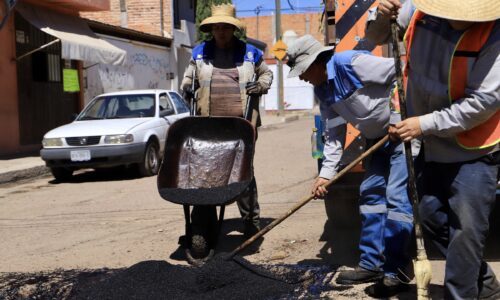 IMPLEMENTA MUNICIPIO TRABAJOS DE BACHEO INTENSIVO EN LA CIUDAD