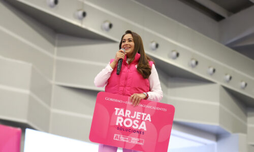 ENTREGA TERE JIMÉNEZ 2,600 TARJETAS ROSAS A MUJERES QUE TRABAJAN EN EL DESARROLLO DE SU COMUNIDAD