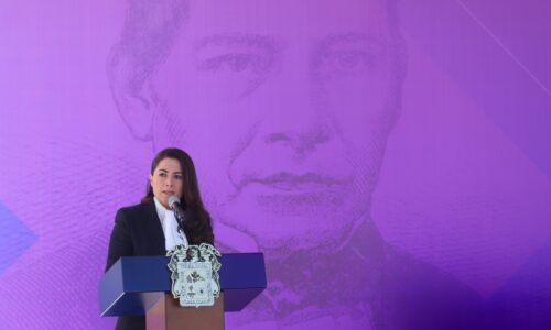 ENCABEZA TERE JIMÉNEZ HOMENAJE A BENITO JUÁREZ