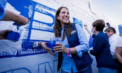 En su segundo día de campaña, Libia hace un recorrido a pie en la colonia Echeveste donde creció.