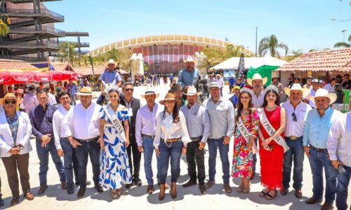 TERE JIMÉNEZ ENTREGÓ EL PREMIO AL MÉRITO GANADERO E INAUGURÓ LA EXPO GANADERA DE LA FNSM 2024