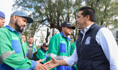 ENTREGA LEO MONTAÑEZ EQUIPO AL PERSONAL DEL CENTRO DE TRANSFERENCIA UNIVERSIDAD