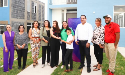 ENTREGA TERE JIMÉNEZ VIVIENDAS A GANADORES DEL SORTEO DEL DÍA DE LA FAMILIA