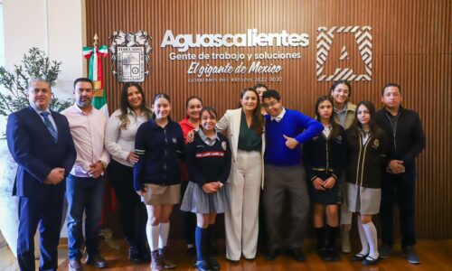 RECONOCE TERE JIMÉNEZ A NIÑAS Y NIÑOS GANADORES DE LOS CONCURSOS NACIONAL Y ESTATAL DE INGLÉS