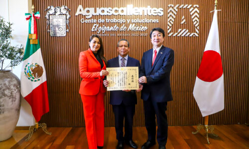 TERE JIMÉNEZ Y KATSUMI ITAGAKI RECONOCEN A ARMANDO ÁVILA MORENO POR SU CONTRIBUCIÓN AL FORTALECIMIENTO DE LA INDUSTRIA AUTOMOTRIZ DE AGUASCALIENTES