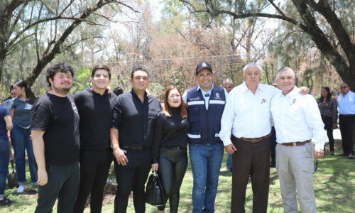 MUNICIPIO DE AGUASCALIENTES Y EMPRESAS REFORESTAN CAMELLONES DE AGUASCALIENTES