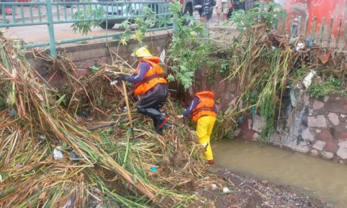 CONTINÚA MUNICIPIO BRINDANDO AYUDA A FAMILIAS AFECTADAS POR LAS INTENSAS LLUVIAS