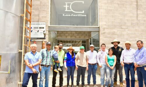 TERE JIMÉNEZ ENTREGÓ APOYOS A PRODUCTORES DEL CAMPO