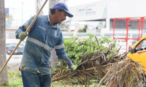 CONTINÚA MUNICIPIO CON LOS TRABAJOS DE LIMPIEZA DE CALLES Y AVENIDAS