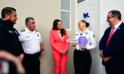 ENTREGA TERE JIMÉNEZ VIVIENDAS A POLICÍAS ESTATALES, MUNICIPALES, BOMBEROS Y ELEMENTOS DE LA FISCALÍA