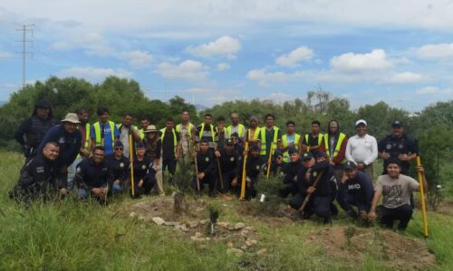 POLICÍAS Y CADETES PARTICIPARON EN JORNADA DE RESCATE DE ÁRBOLES NATIVOS