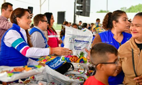 TERE JIMÉNEZ ENTREGA ÚTILES Y MOCHILAS A MÁS DE 10 MIL ESTUDIANTES