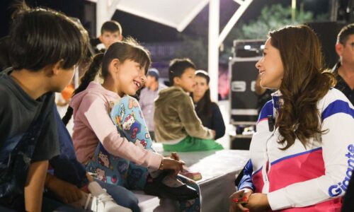 TERE JIMÉNEZ ENTREGA ÚTILES ESCOLARES, MOCHILAS, ZAPATOS Y TENIS A MÁS DE 4 MIL FAMILIAS DE LA COLONIA INSURGENTES