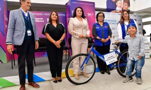 AURORA JIMÉNEZ ESQUIVEL ENTREGA BECAS Y APOYOS EDUCATIVOS JUNTO CON LA FUNDACIÓN TELMEX-TELCEL