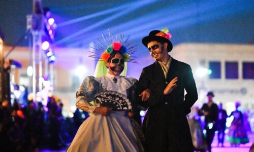 EN UN AMBIENTE DE FIESTA, MILES DE ASISTENTES DISFRUTARON EL TRADICIONAL DESFILE DE CALAVERAS 2024