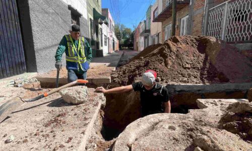 MIAA REHABILITA REDES DE AGUA POTABLE Y ALCANTARILLADO EN LA COLONIA DEL TRABAJO