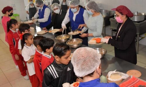 EN AGUASCALIENTES, ESTUDIANTES TIENEN ACCESO A DESAYUNOS GRATUITOS