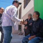 REALIZA LEO MONTAÑEZ SUPERVISIÓN DE OBRAS Y ENTREGA DE APOYO AUDITIVO